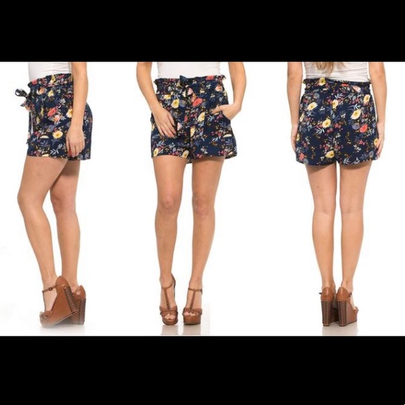 Maze EUC Floral Print Belted Shorts with Pockets - Picture 1 of 9